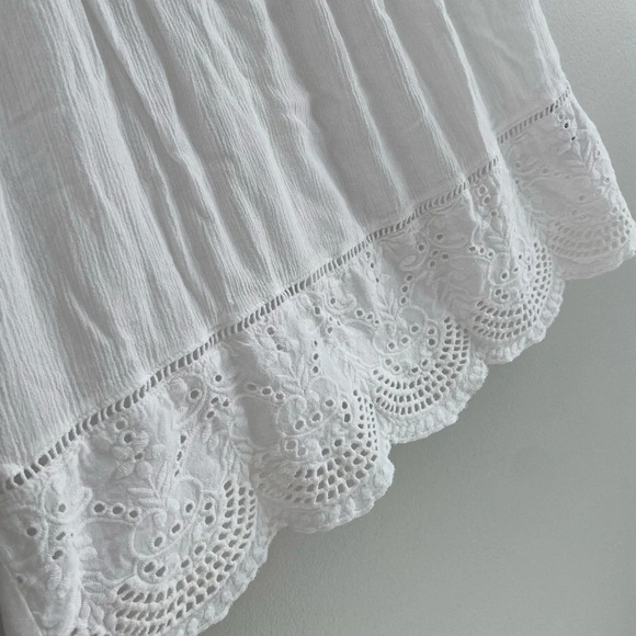 Embroidered White Feminine Eyelet Scalloped Edge T-Shirt Size M - Picture 7 of 13